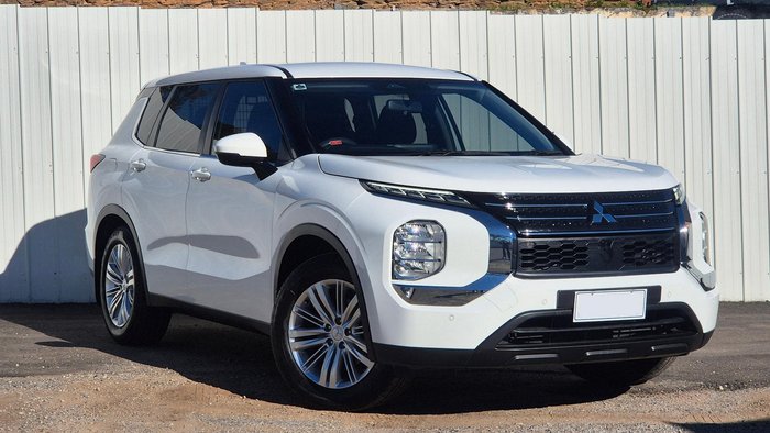 2022 Mitsubishi Outlander ES