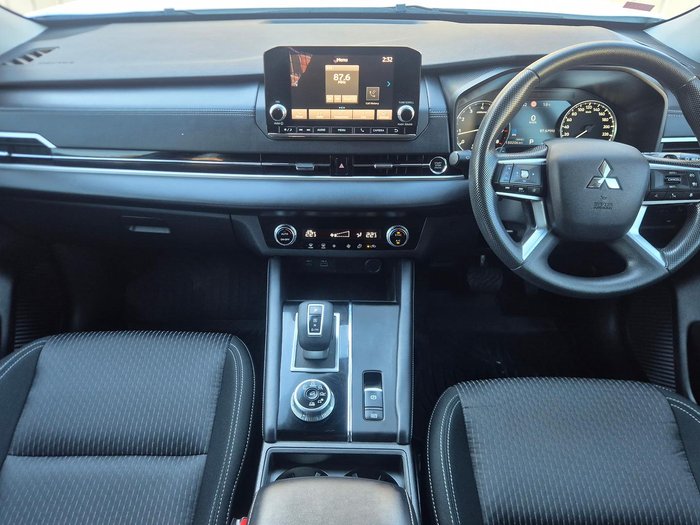 2022 Mitsubishi Outlander ES