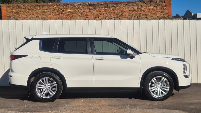 2022 Mitsubishi Outlander ES