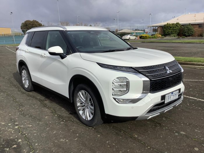 2023 Mitsubishi Outlander LS