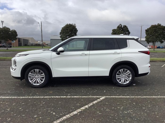 2023 Mitsubishi Outlander LS
