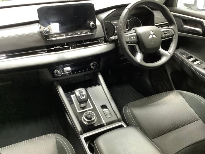 2023 Mitsubishi Outlander LS