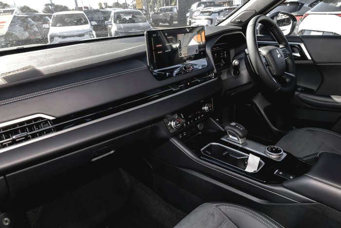 2026 Mitsubishi Outlander Black Edition