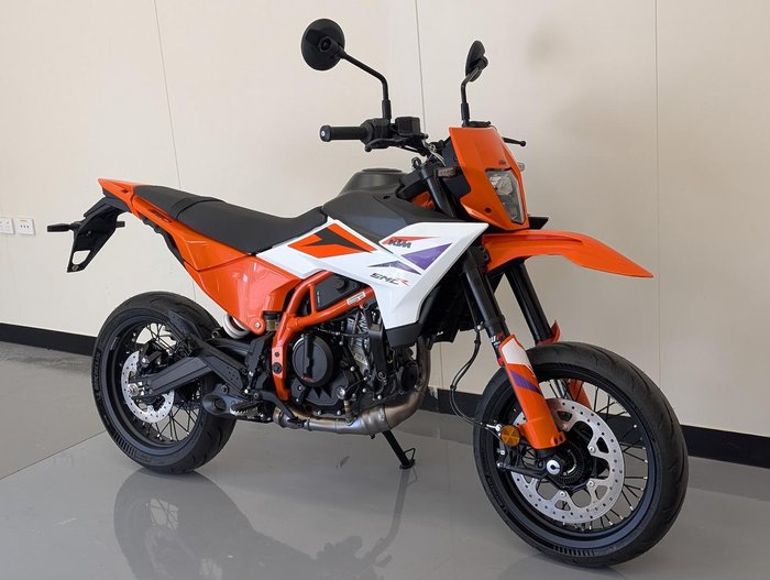 2026 KTM 390 SMC R SMC Orange