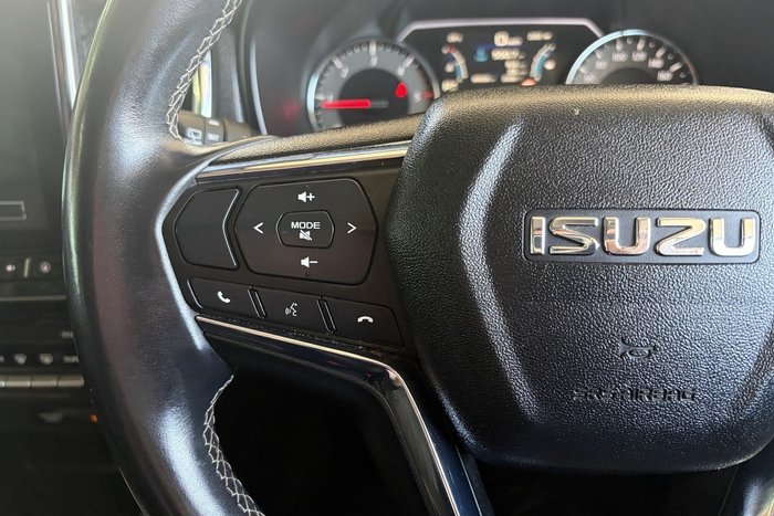 2022 Isuzu MU-X LS-T