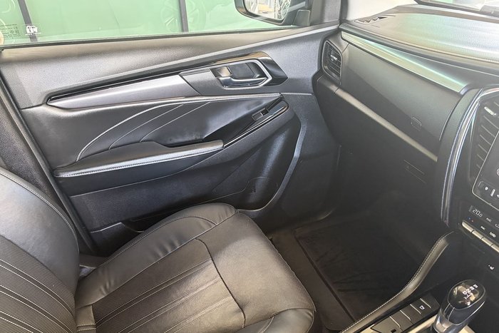 2022 Isuzu MU-X LS-T