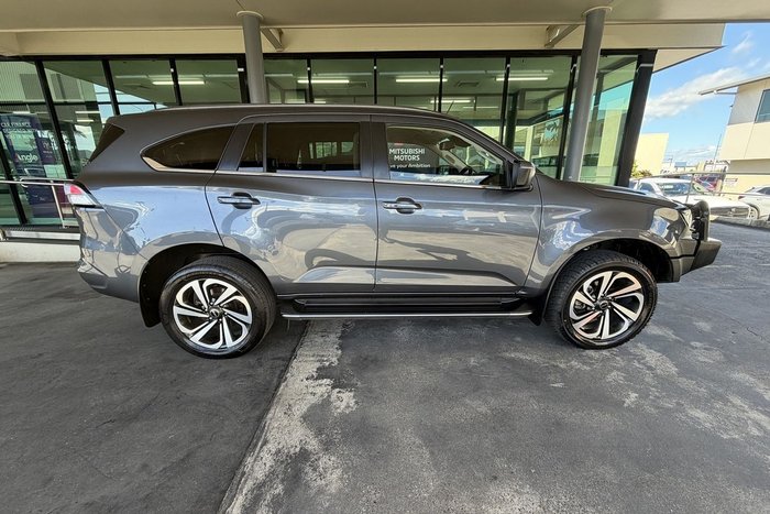 2022 Isuzu MU-X LS-T