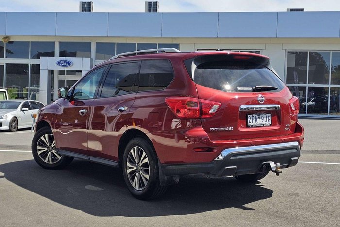 2017 Nissan Pathfinder ST-L