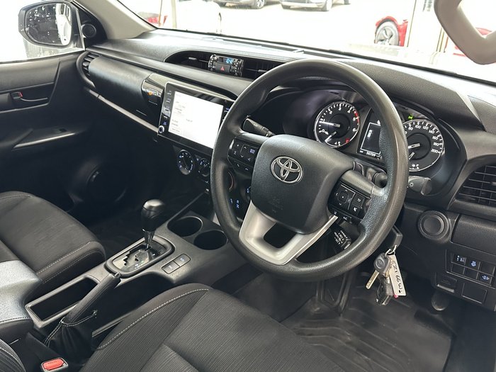 2023 Toyota Hilux SR