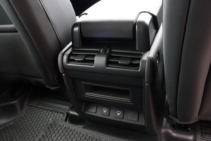 2024 Land Rover Defender 110 P400 X-Dynamic SE