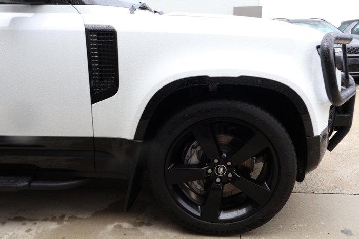 2024 Land Rover Defender 110 P400 X-Dynamic SE