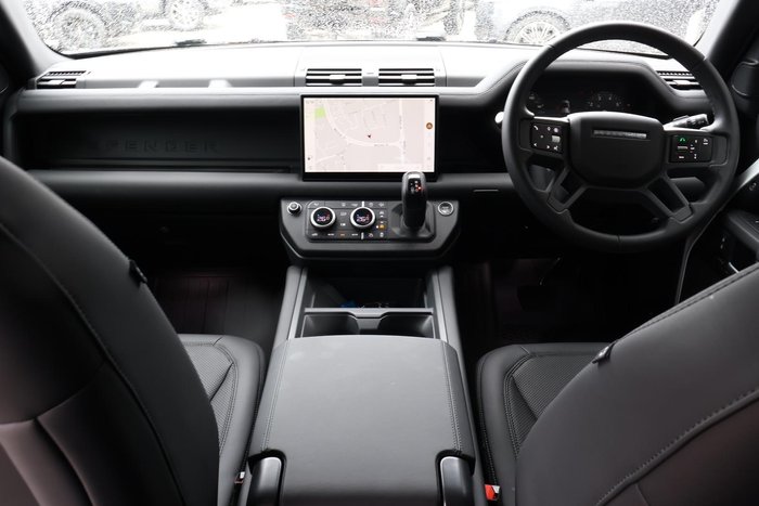 2024 Land Rover Defender 110 P400 X-Dynamic SE