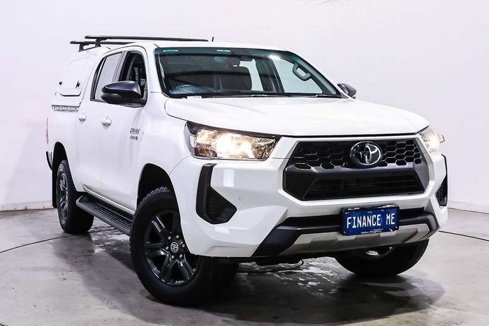 2025 Toyota Hilux SR