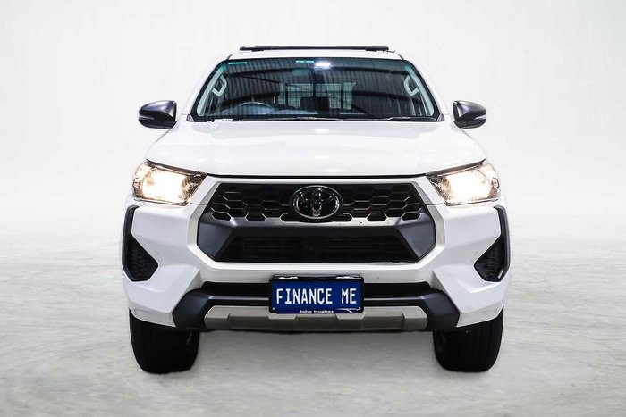 2025 Toyota Hilux SR