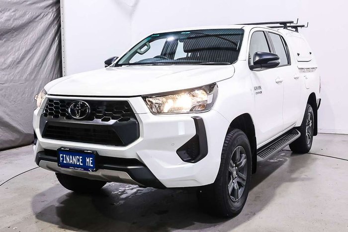 2025 Toyota Hilux SR