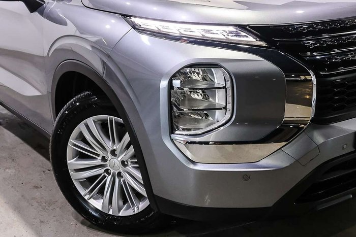 2023 Mitsubishi Outlander ES