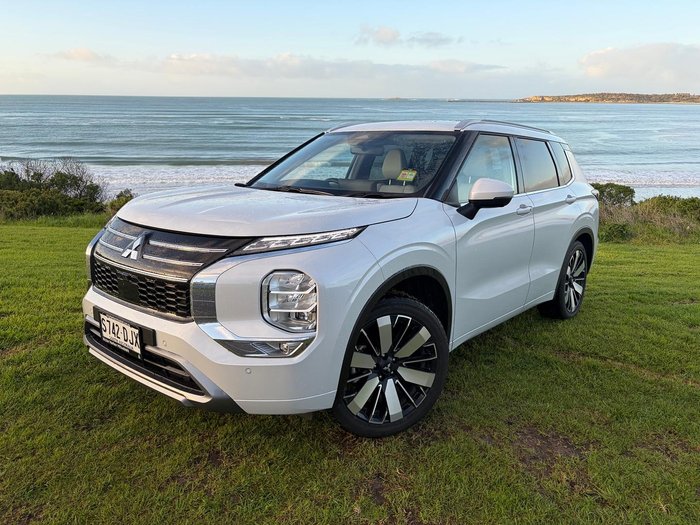 2025 Mitsubishi Outlander Exceed