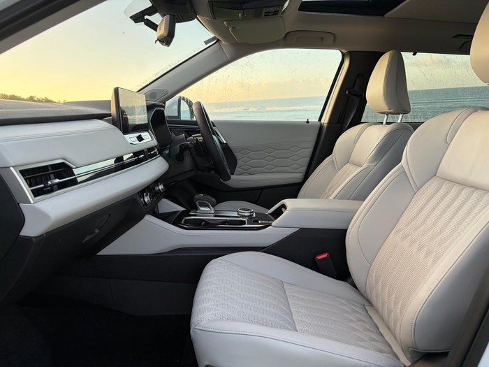 2025 Mitsubishi Outlander Exceed