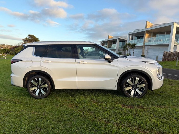 2025 Mitsubishi Outlander Exceed