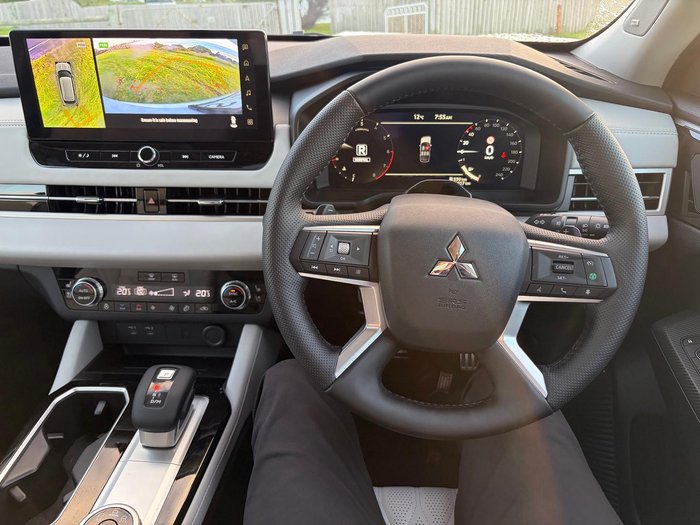 2025 Mitsubishi Outlander Exceed