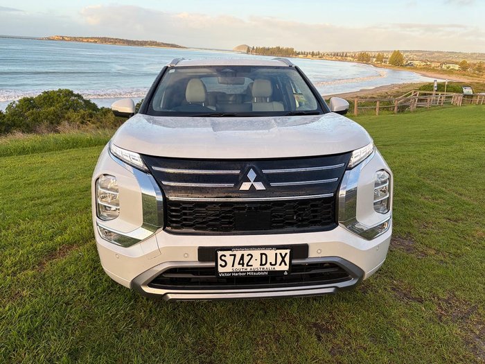 2025 Mitsubishi Outlander Exceed