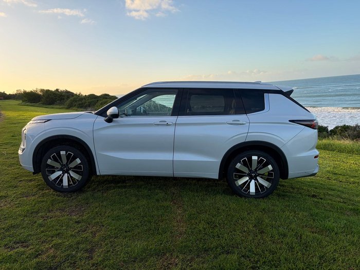 2025 Mitsubishi Outlander Exceed