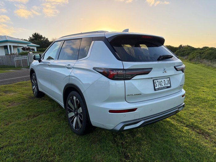 2025 Mitsubishi Outlander Exceed