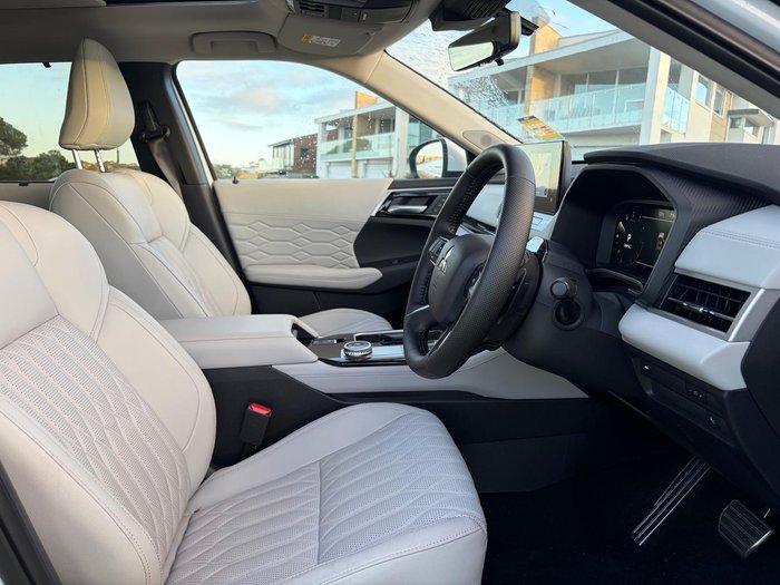 2025 Mitsubishi Outlander Exceed