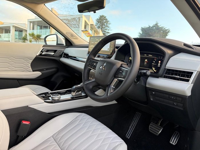 2025 Mitsubishi Outlander Exceed