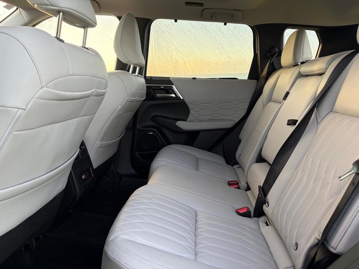 2025 Mitsubishi Outlander Exceed