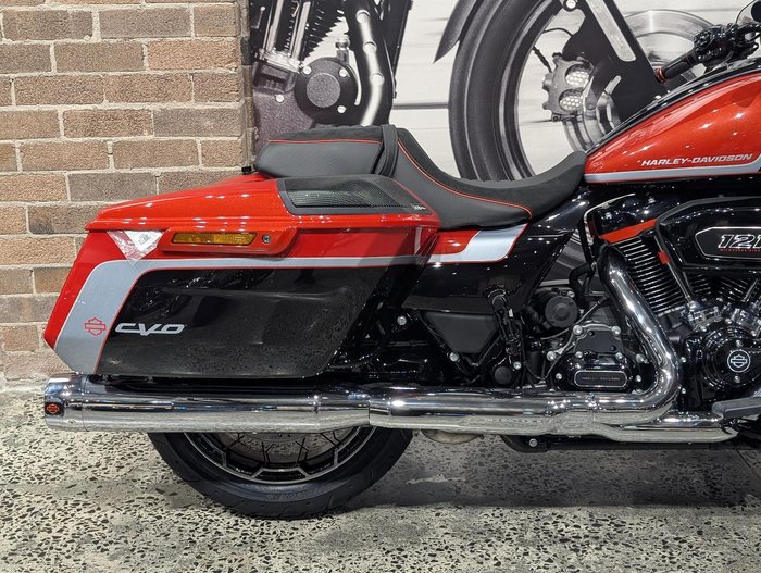 Harley-Davidson CVO Street Glide 121 (FLHXSE) Touring