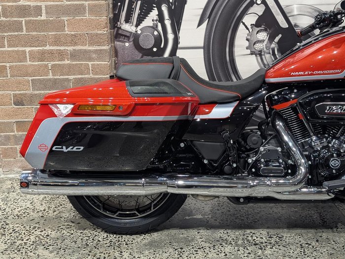 Harley-Davidson CVO Street Glide 121 (FLHXSE) Touring