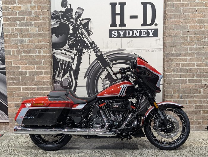 Harley-Davidson CVO Street Glide 121 (FLHXSE) Touring