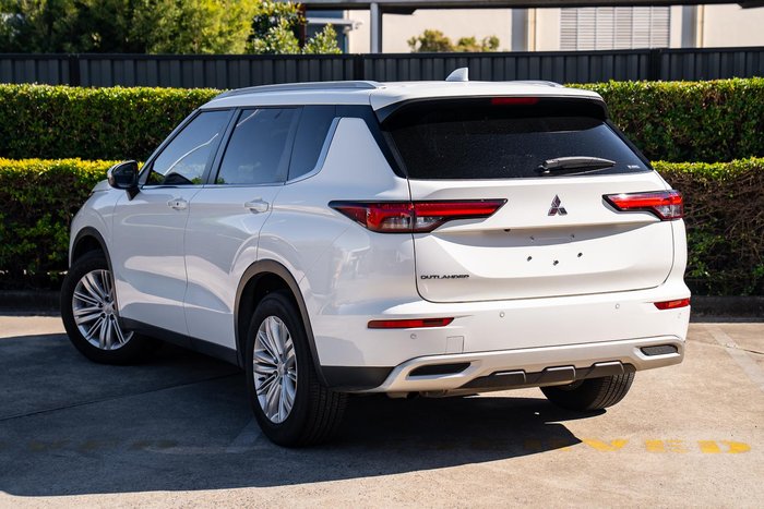 2022 Mitsubishi Outlander LS