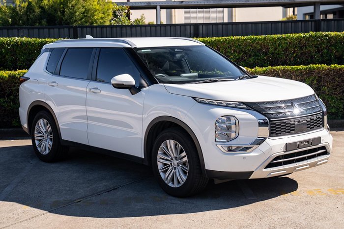 2022 Mitsubishi Outlander LS