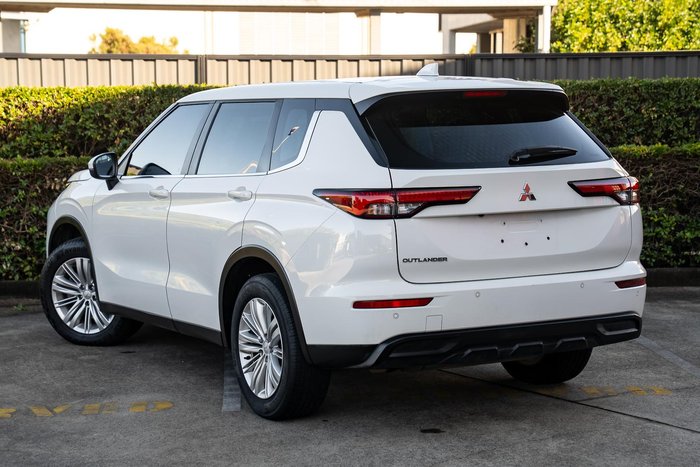 2022 Mitsubishi Outlander ES