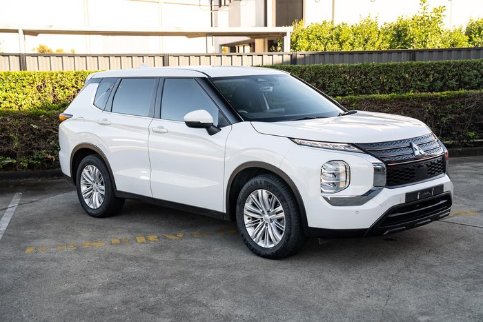 2022 Mitsubishi Outlander ES