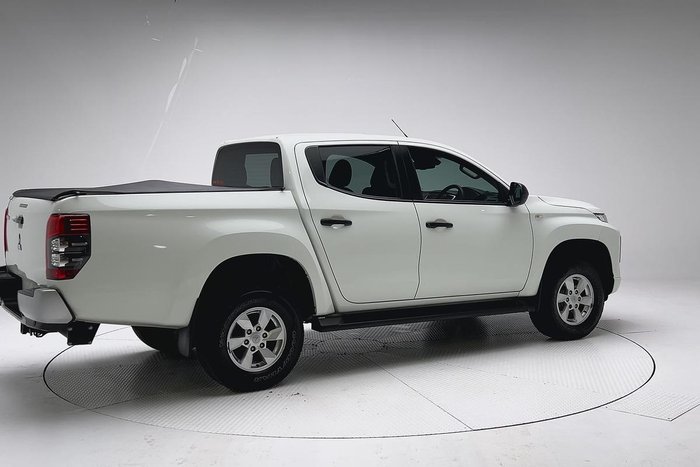 2022 Mitsubishi Triton GLX+