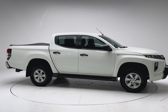 2022 Mitsubishi Triton GLX+