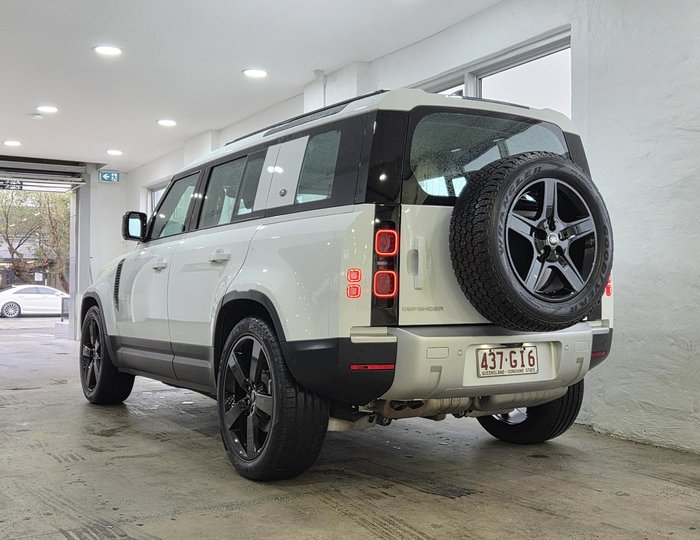 2023 Land Rover Defender 110 D300 SE