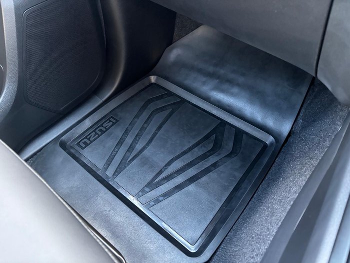 2026 Isuzu D-MAX X-TERRAIN MY25.5 4X4 Dual Range Mineral White