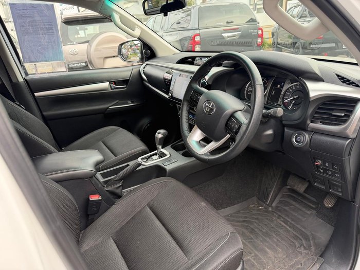 2023 Toyota Hilux SR5