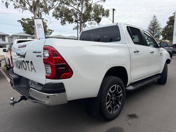 2023 Toyota Hilux SR5
