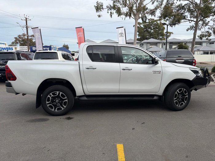 2023 Toyota Hilux SR5