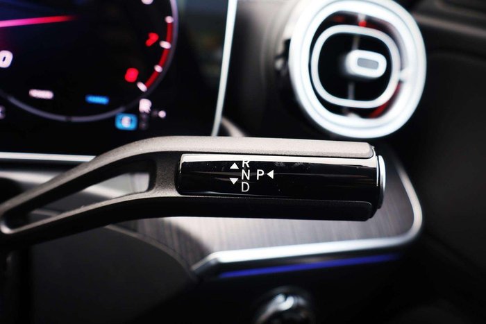 2025 Mercedes-Benz C-Class C200