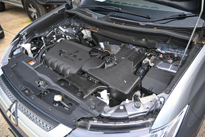 2021 Mitsubishi Outlander LS
