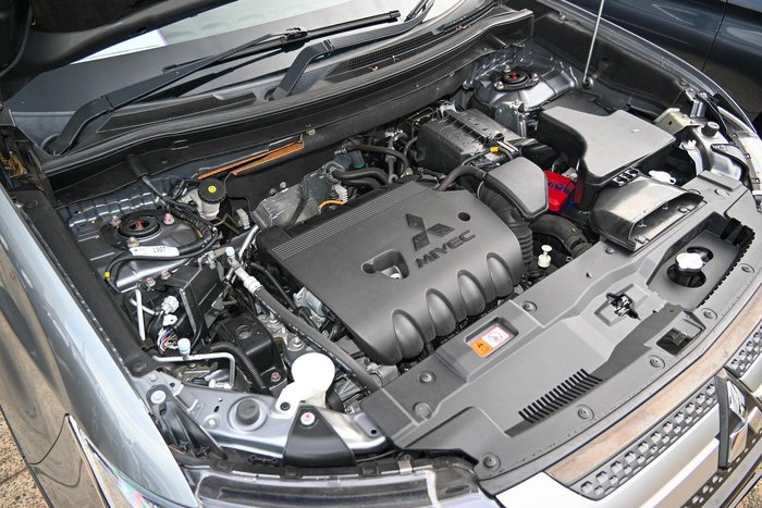 2021 Mitsubishi Outlander LS