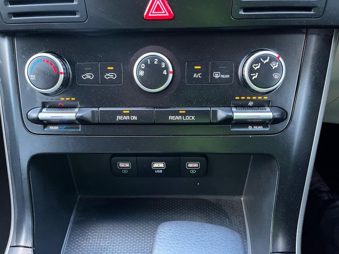 2022 Kia Carnival S
