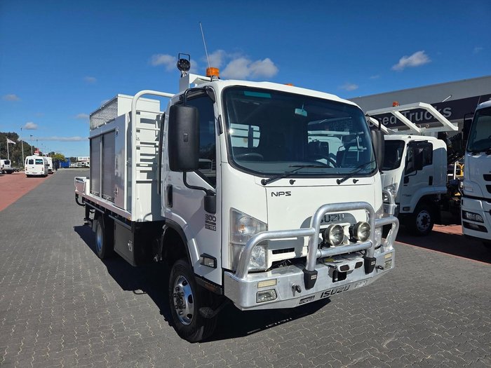 2015 Isuzu Nps300 4X4 Service Body And Crane