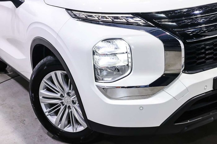 2024 Mitsubishi Outlander ES